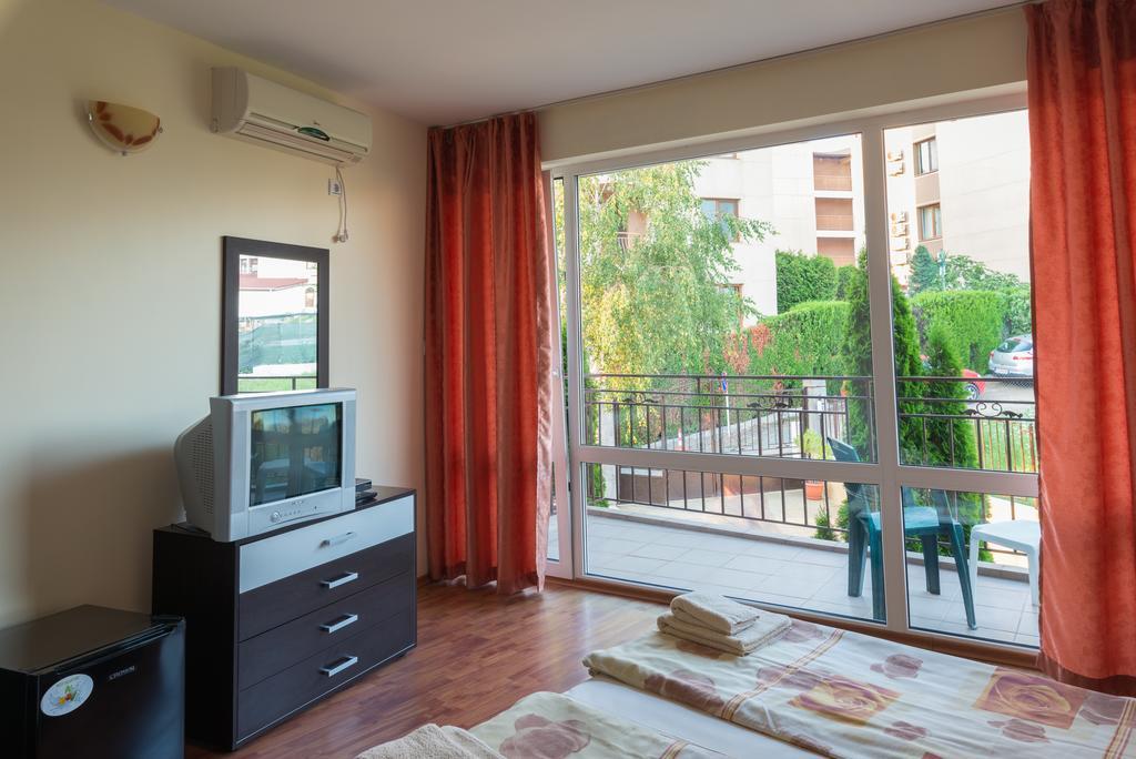 Family Hotel Dayana Beach Sinemoretz Exterior photo